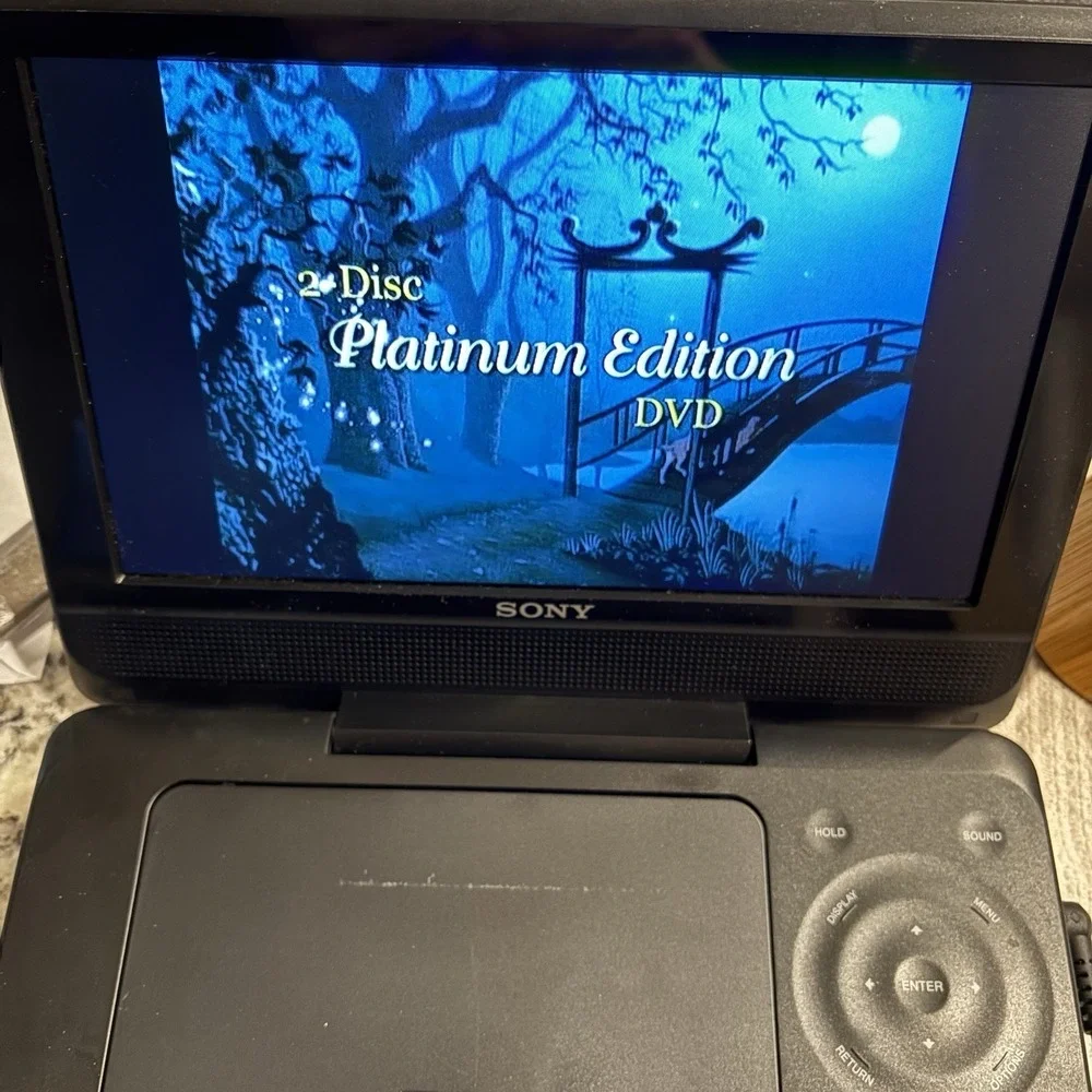 Sony DVP-FX980 Portable DVD Player 9 Inch Widescreen CD MP3 Black WORKS W/ Cord